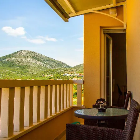 Apartment Punta Seget Vranjica